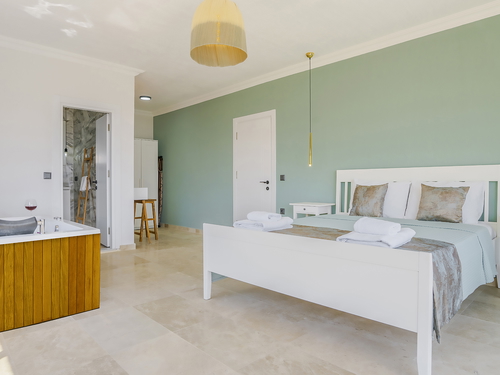  gece  -  Kasım
  | Kaş Yeniköy’de Deniz Manzaralı, Jakuzili Balayı ve Aile Villası – 4 Kişilik Tatil İçin İdeal Seçim